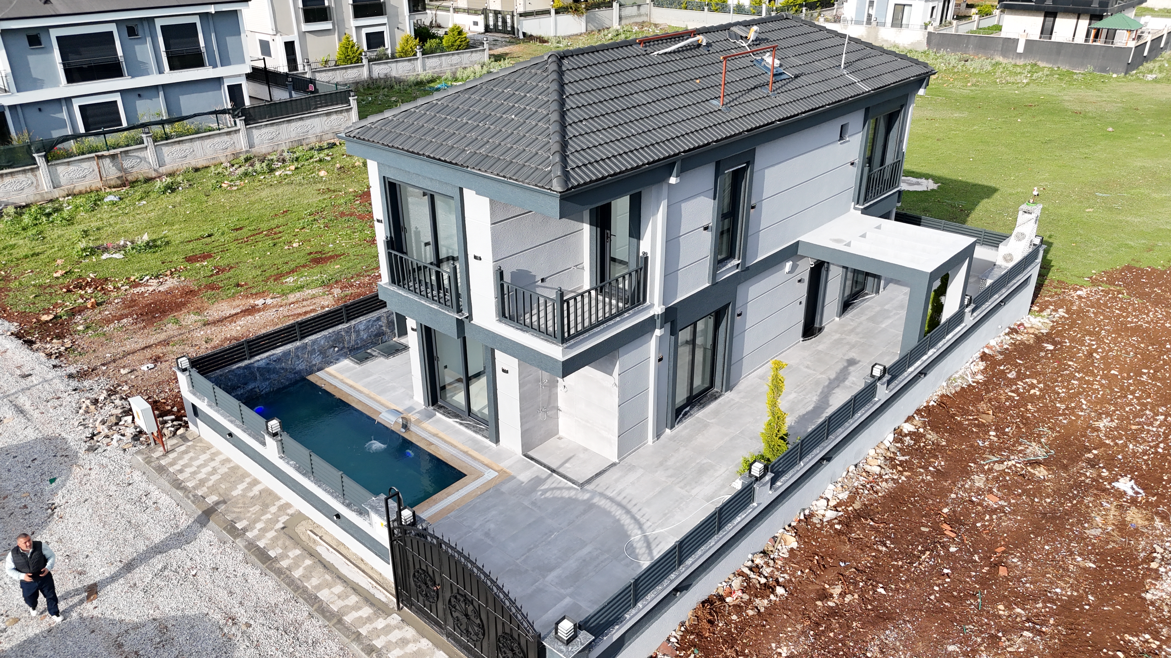 DİDİMDE SATILIK TAM MÜSTAKİL KÖŞE BAŞI HAVUZLU VİLLA_9